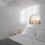Lathouri Cave * Oia