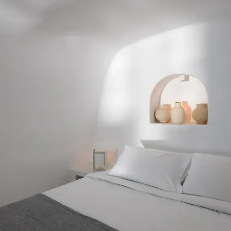 Lathouri Cave * Oia