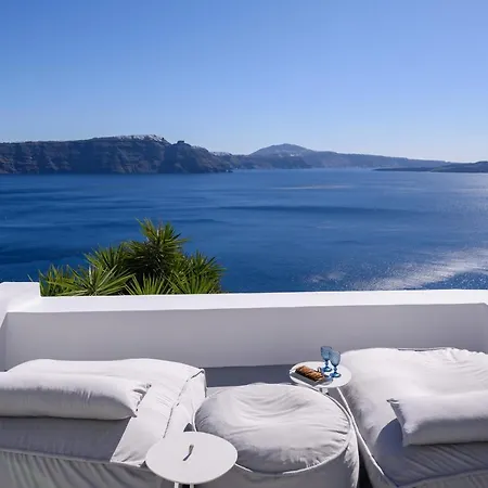 Lathouri Cave Vila Oia