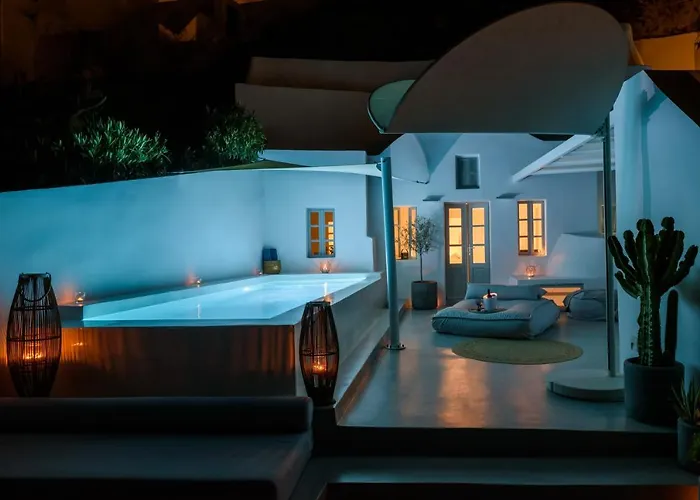 Lathouri Cave أويا